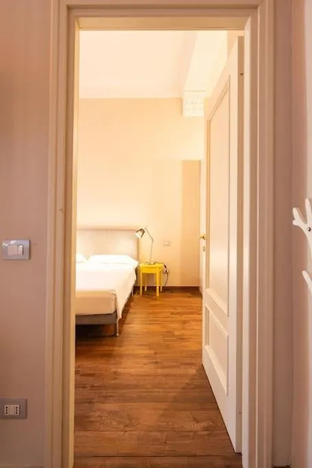 Crocetta Traviata Bilocale I Piano - Mirable Pm Apartment Milan Italy