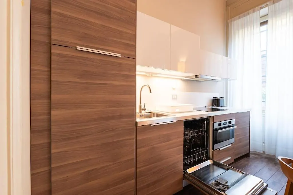 Crocetta Traviata Bilocale I Piano - Mirable Pm Apartment Milan Italy