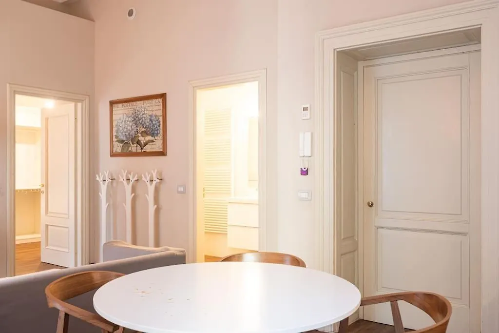 Crocetta Traviata Bilocale I Piano - Mirable Pm Apartment Milan Italy
