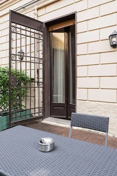 Crocetta Traviata Bilocale I Piano - Mirable Pm Apartment Milan 0*,  Italy